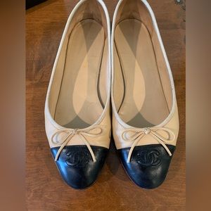 Chanel Ballet Flats in Classic Chanel Beige with Black Toe Caps. SZ 40.5 / US 10